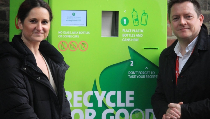 Leon’s technical manager Anca Ghitescu and Veolia’s chief technology and innovation officer Richard Kirkman with the new machine